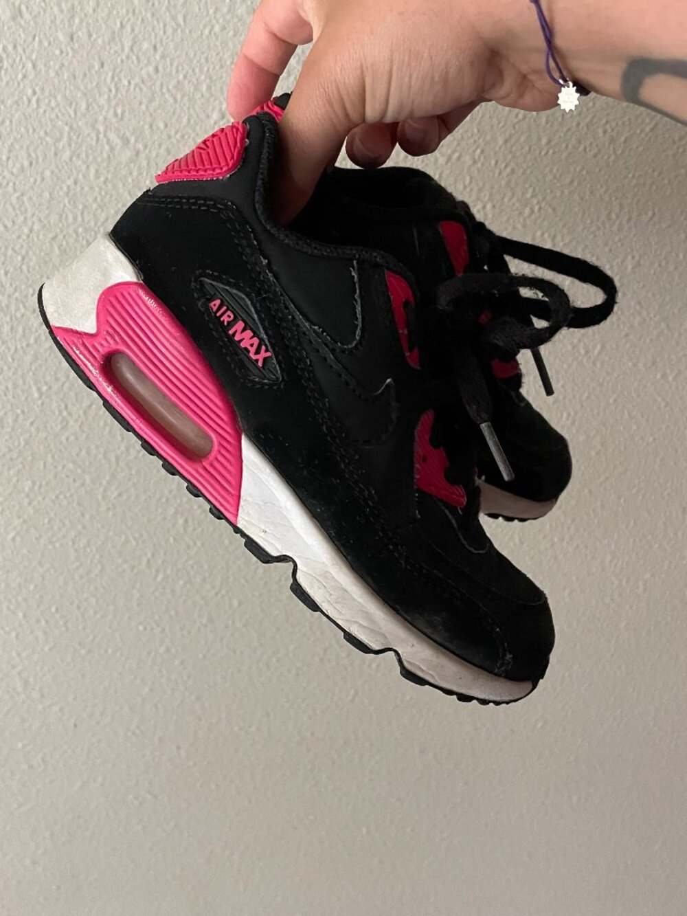 Nike Air Max 90 LTR black & pink kids sneakers sz 13C